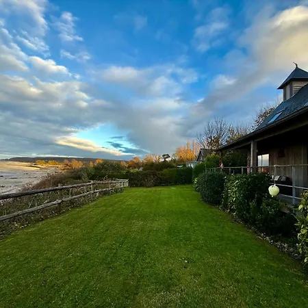 La Sauvagine Les Pieds Dans L'eau