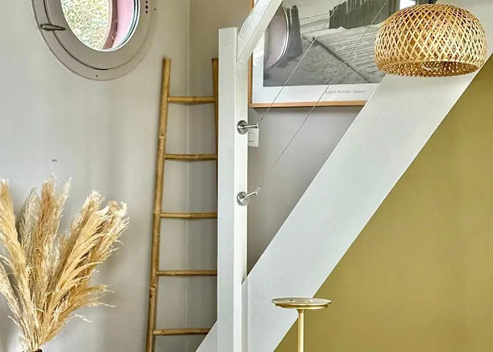 La Sauvagine Les Pieds Dans L'eau