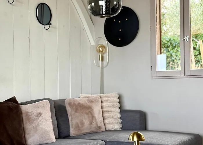 La Sauvagine Les Pieds Dans L'eau