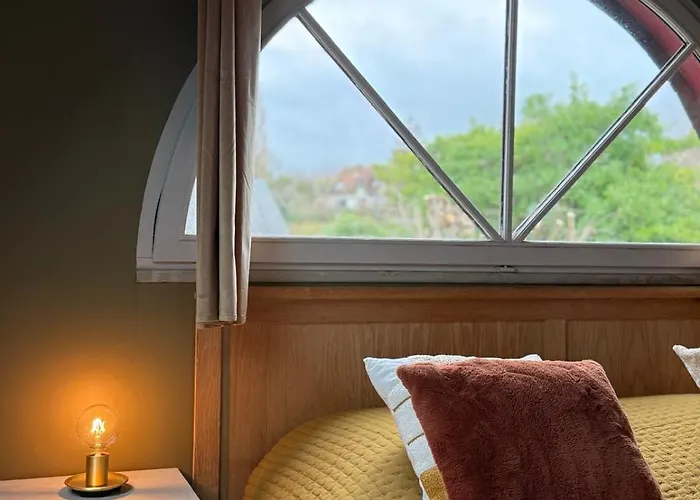 La Sauvagine Les Pieds Dans L'eau *