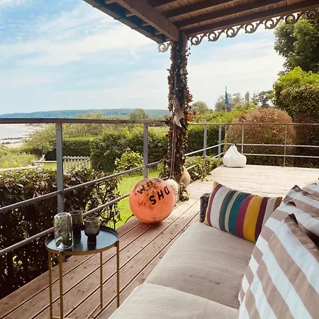 La Sauvagine Les Pieds Dans L'eau *