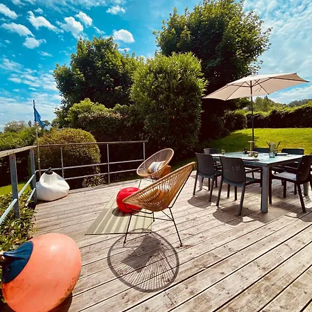 La Sauvagine Les Pieds Dans L'eau * Cricquebœuf