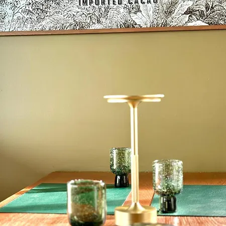 La Sauvagine Les Pieds Dans L'eau