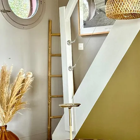 La Sauvagine Les Pieds Dans L'eau * Cricquebœuf