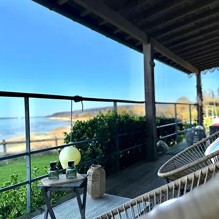 La Sauvagine Les Pieds Dans L'eau