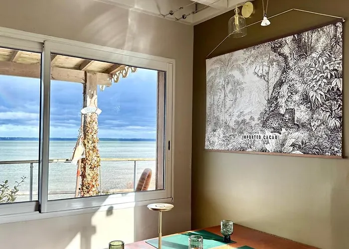 La Sauvagine Les Pieds Dans L'eau