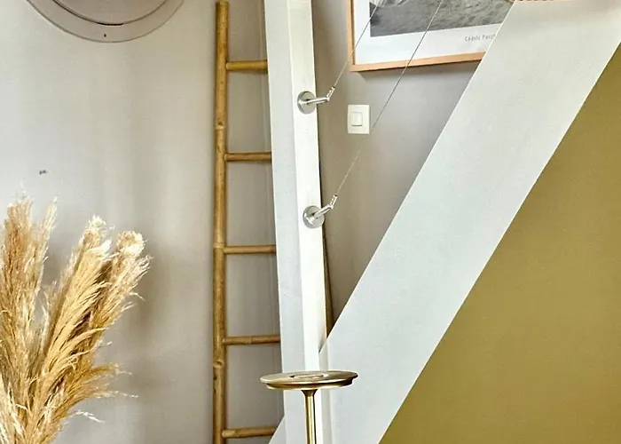 La Sauvagine Les Pieds Dans L'eau * Cricquebœuf