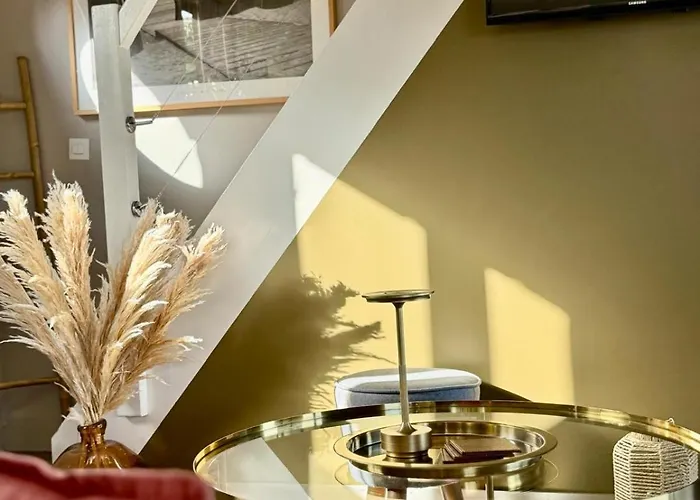 La Sauvagine Les Pieds Dans L'eau * Cricquebœuf