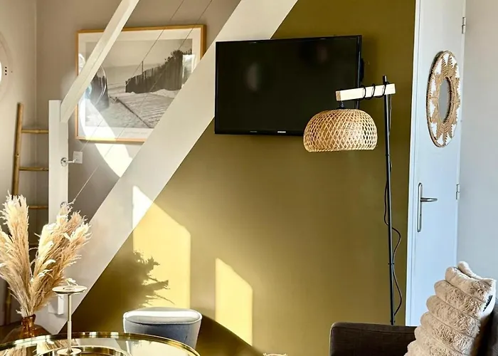 La Sauvagine Les Pieds Dans L'eau Cricqueboeuf