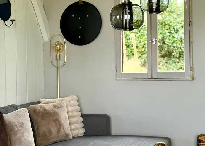 La Sauvagine Les Pieds Dans L'eau