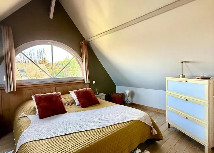 La Sauvagine Les Pieds Dans L'eau * Cricquebœuf